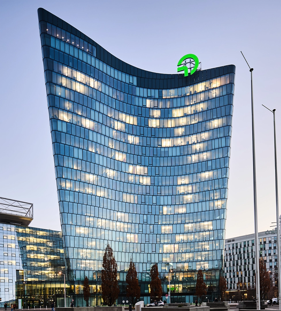 OMV Hauptsitz mit dem neuen Logo (Foto)