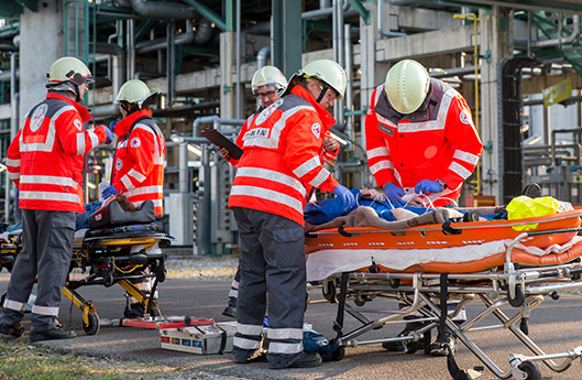 Medical staff treating patient on the OMV site (photo)