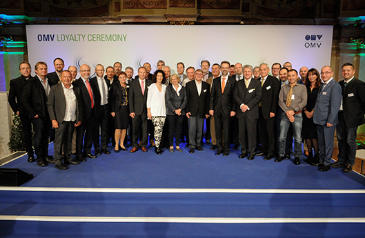 Group foto at the OMV Loyalty Ceremony (photo)