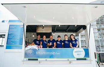 OMV volunteers in a street food truck (photo)