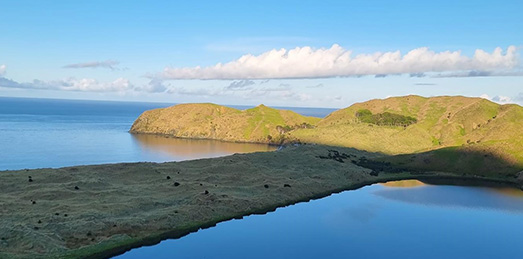 Lake Moawhitu (photo)